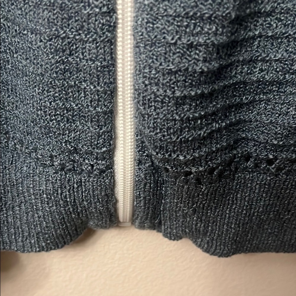 Source Unknown Zip Up Sweater in Gray and Blue with Sporty Color Block knit - Picture 9 of 9